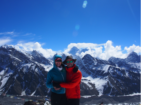 Regreso a Nepal: Los recién casados en el terremoto de 2015 ahora apoyan a las pequeñas empresas de allí